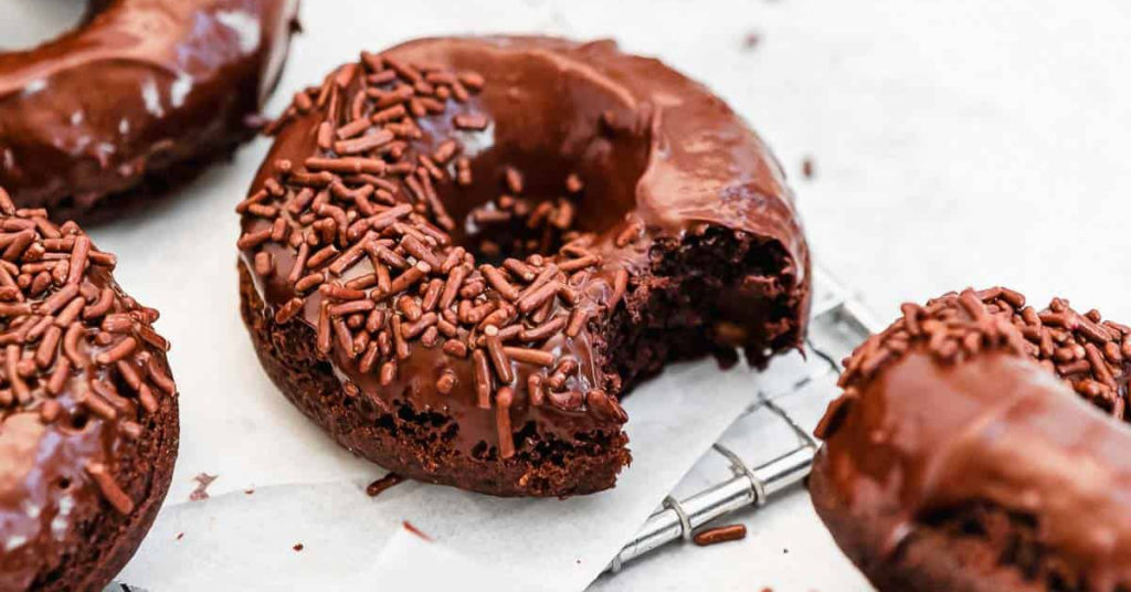 Donas de chocolate horneadas: tienen un rico sabor a pastel