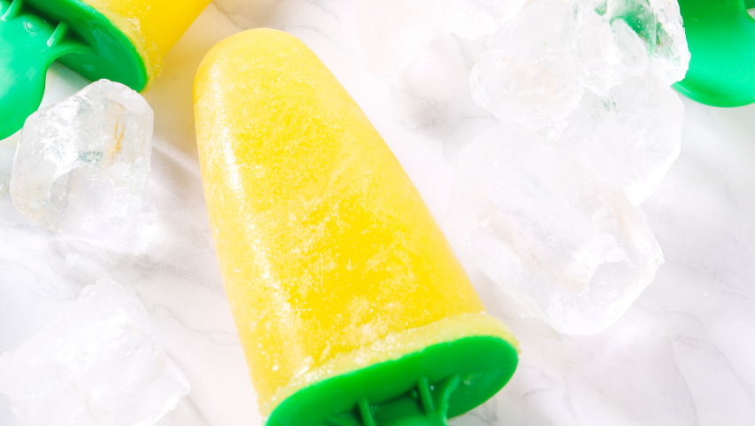 Paletas de mango, piña y yogur griego: una combinación tropical y refrescante ideal para días