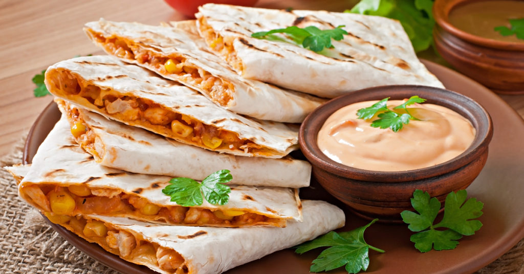 Quesadillas mexicanas con queso y atún