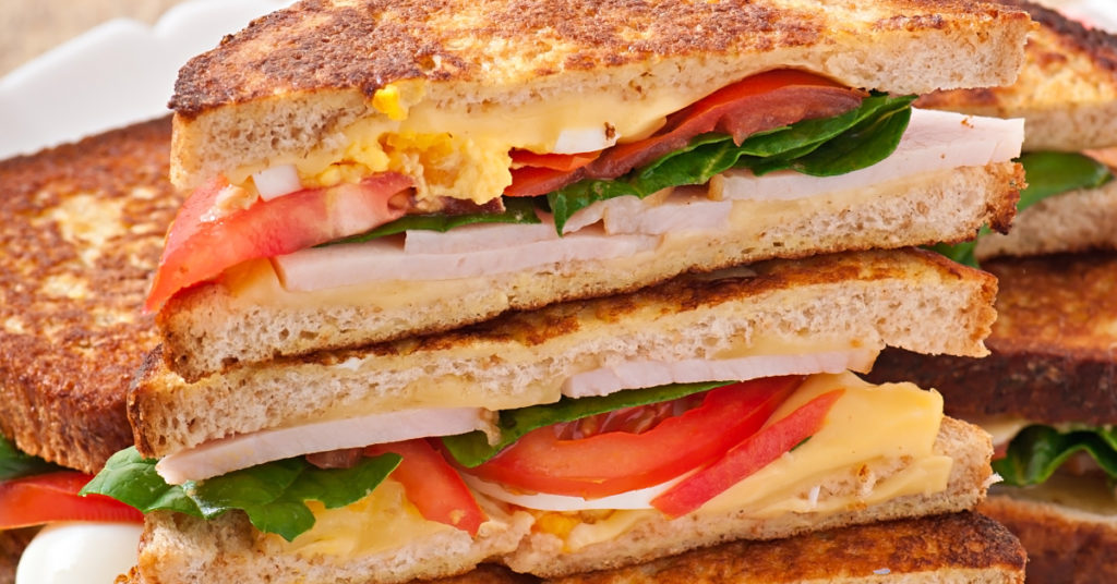 Sándwich de huevo, queso y jamón: replica esta receta de 5 minutos
