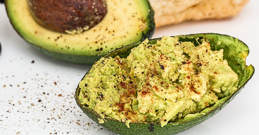 Aderezo de aguacate, pepino y perejil para darle un toque fresco y delicioso a las comidas saludables