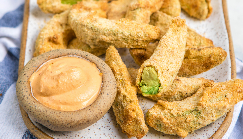 Papas crocantes rellenas con aguacate: una rica combinación con sabor latino