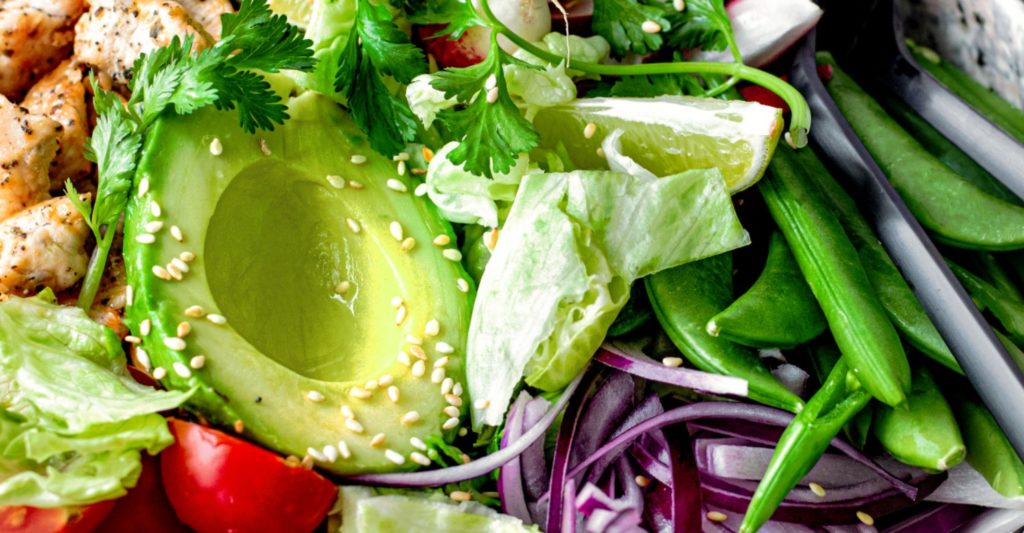 3 ensaladas con aguacate para la cena: son deliciosas, húmedas y saludables