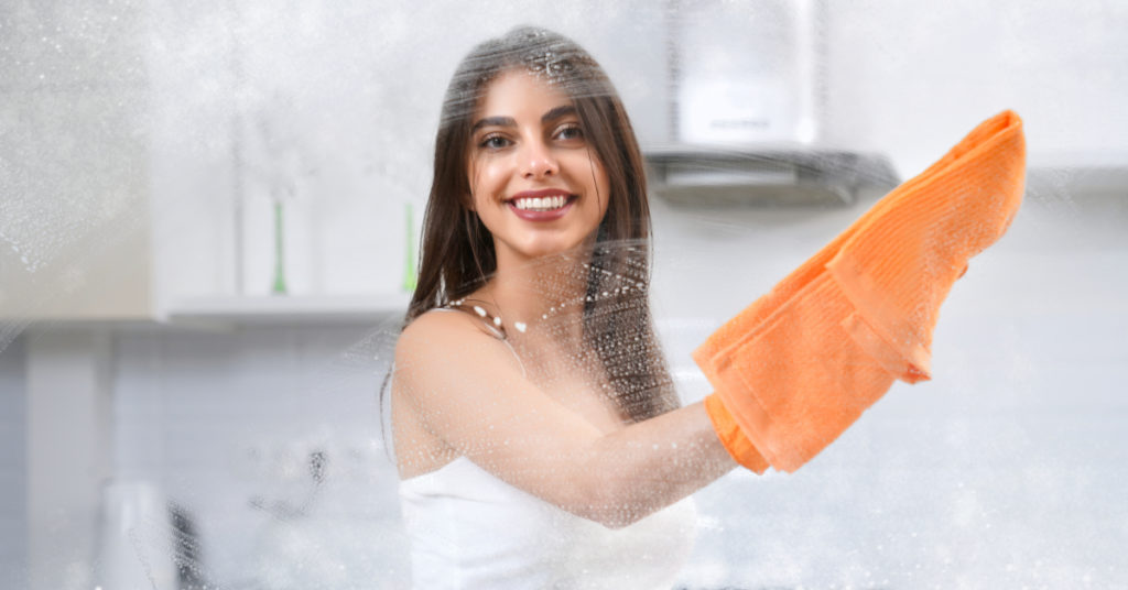3 formas de limpiar los vidrios, ventanas y espejos de tu casa con vinagre: evita manchas o marcas