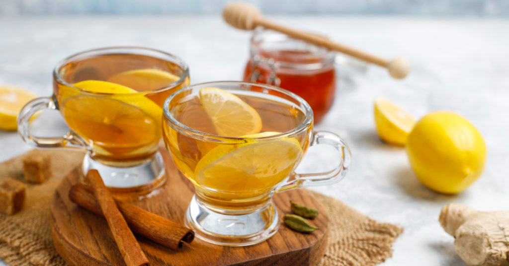 3 maneras de hacer té con jengibre para aliviar el dolor de garganta