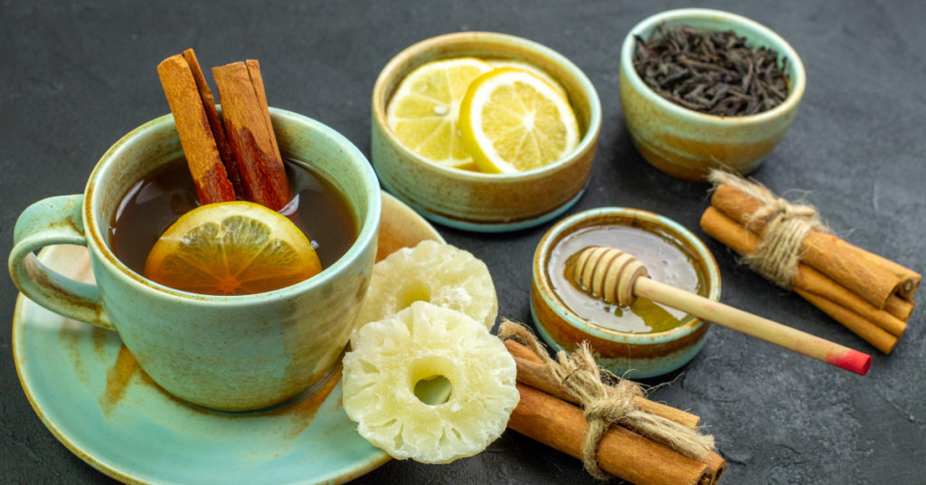 Beneficios del té de canela, cómo tomarlo y 5 formas de prepararlo para cuidar tu salud